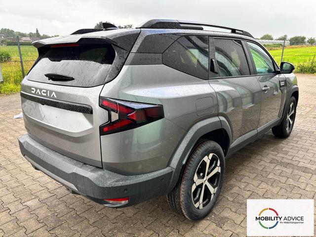 Dacia Bigster Journey FULL-HYBRID 155 (Benzin+Elektro), GRAU-METALLIC/DACH SCHWARZ, BEHEIZTE FRONTSCHEIBE, SITZHEIZUNG, LENRADKRADHEIZUNG, TOTER-WINKEL-ASSISTENT, PARKSENSOREN VORN/HINTEN, MULTIVIEW-KAMERA, 18" ALUFELGEN, PRIVACY-GLAS, NAVIGATION, ELEKTR. HECKKLAPPE, ACC 