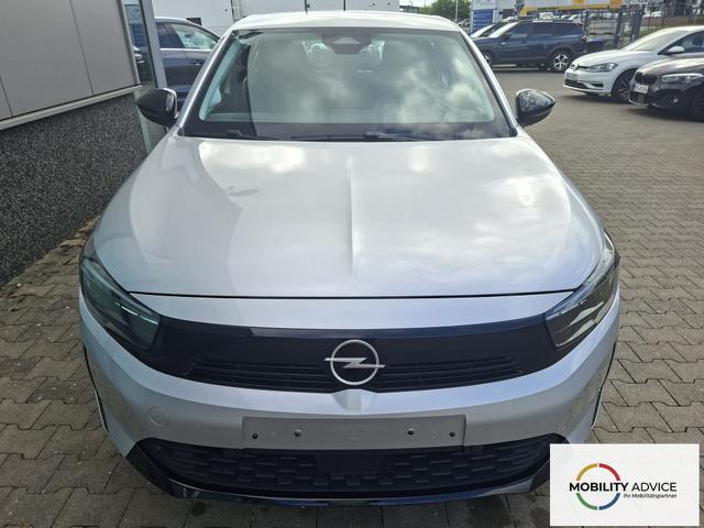 Opel Corsa (ca. 37% Preisvorteil) 1.2 Turbo 100PS "EDITION", Silber-Metallic, 16" Alufelgen, Sitzheizung, Lederlenkrad beheizt, Parksensoren hinten, Klimaanlage, Radio AndroidAuto/Apple CarPlay, Tempomat, ZV mit Fernbedienung 