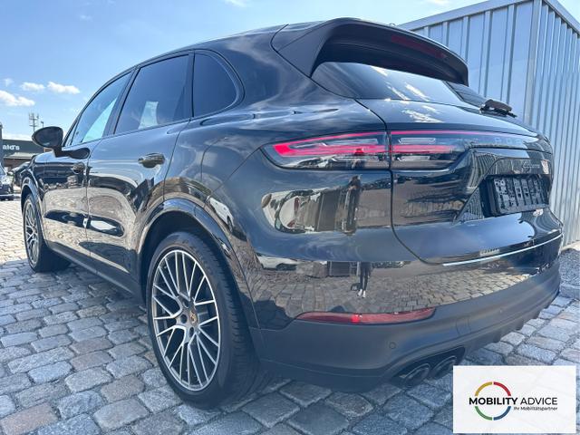 Porsche / Cayenne / Schwarz / / / 