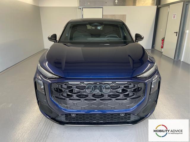 Audi / Q3 Sportback / Blau / / / TFSI 265 PS quattro S line Pano+TechPro+Matrix+AHK+HUD+Alu20+KlimaPlus+DCC+SONOS