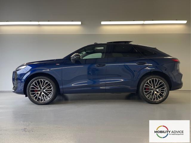 Audi / Q3 Sportback / Blau / / / TFSI 265 PS quattro S line Pano+TechPro+Matrix+AHK+HUD+Alu20+KlimaPlus+DCC+SONOS