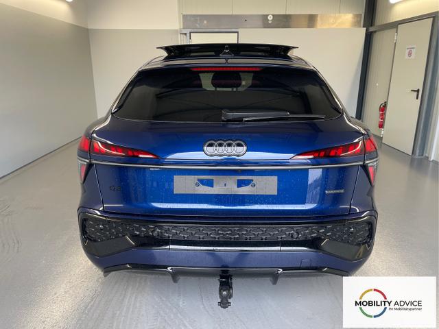 Audi / Q3 Sportback / Blau / / / TFSI 265 PS quattro S line Pano+TechPro+Matrix+AHK+HUD+Alu20+KlimaPlus+DCC+SONOS