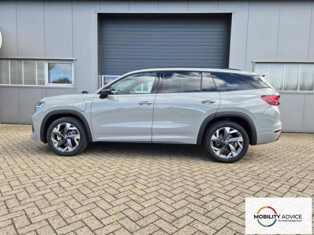 Skoda Kodiaq Sportline 1.5 TSI 204PS PHEV DSG schwenkb. AHK elektr. PanoDach HUD Alcantara PDC v+h 360&deg;Kamera CANTON Sound Klimaautomatik Sitzheizung Lenkradheizung Navi Apple CarPlay Android Auto 2xKeyless 19"LM vollelektr. Reichweite 116KM 