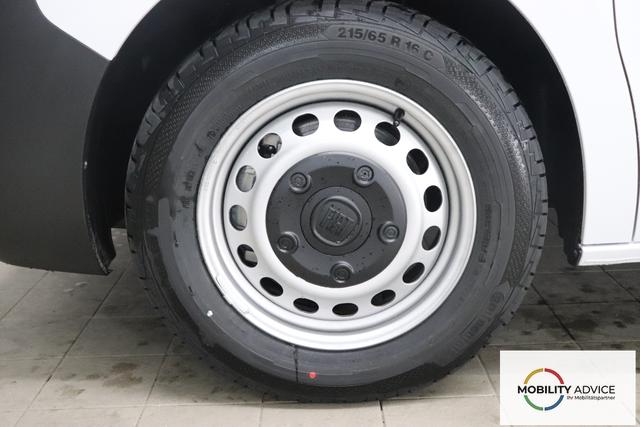 Fiat Scudo L3 2.0 145PS MT 549 - WEISS 969 - Standard Sitze "980 vollwertiges Ersatzrad 9A1 Pack Visibility Schweibenwischer mit Regensensor Elektrische und beheizbare Au&szlig;enspiegel, anklappbar Nebelscheinwerfer Serie: 516 Heckfl&uuml;gelt&uuml;ren 450 H&ouml;henverstellbarer Fahrersitz 056 Berganfahrhilfe 149 Trennwand ohne Fenster 025 Klimaanlage"
