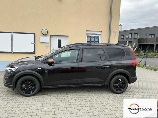 EU Neuwagen, Reimport Dacia Jogger schwarz, seitlich abgebildet., Beispielbilder, ggf. teilweise mit Sonderausstattung