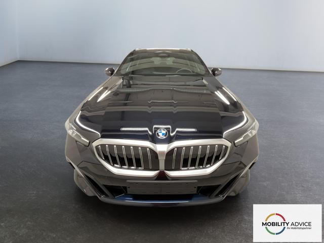 BMW 5er Touring 520i M-Sport MHEV 190PS/140kW Steptronic 2026 | +AHK +20" +MSportpaket +MSportfahrwerk +DrivingAssistantPlus +AdaptiveLED +HarmanKardon +DigitalKey +ParkAssist +Sitzhzg +WirelessCharging +Sonnenschutzverglasung +ShadowLine 
