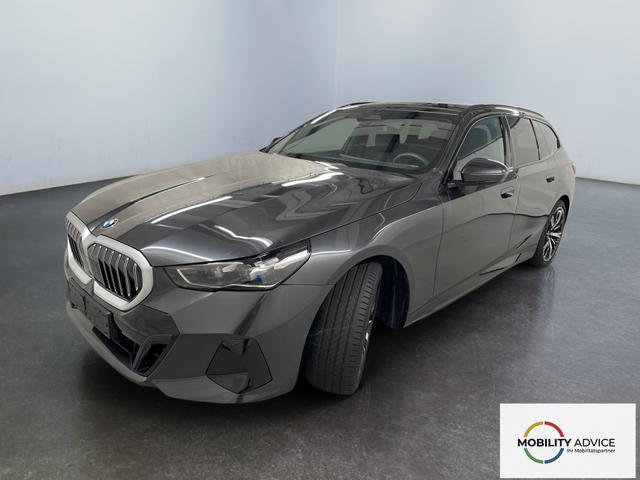 BMW 5er Touring 520i M-Sport MHEV 190PS/140kW Steptronic 2026 | +AHK +20" +MSportpaket +MSportfahrwerk +DrivingAssistantPlus +AdaptiveLED +HarmanKardon +DigitalKey +ParkAssist +Sitzhzg +WirelessCharging +Sonnenschutzverglasung +ShadowLine 