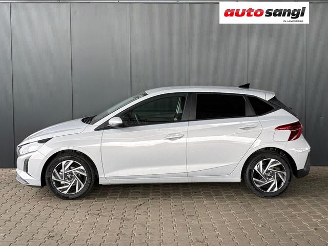 Hyundai i20 Pure 1.2 MPI / Navi PDC Hinten + Kamera Abgedunkelte Scheiben Tempomat Alu 16" 