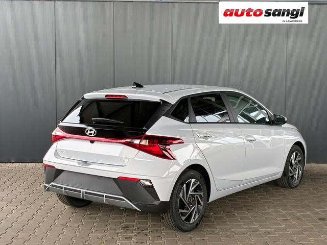 Hyundai i20 Pure 1.2 MPI / Navi PDC Hinten + Kamera Abgedunkelte Scheiben Tempomat Alu 16" 