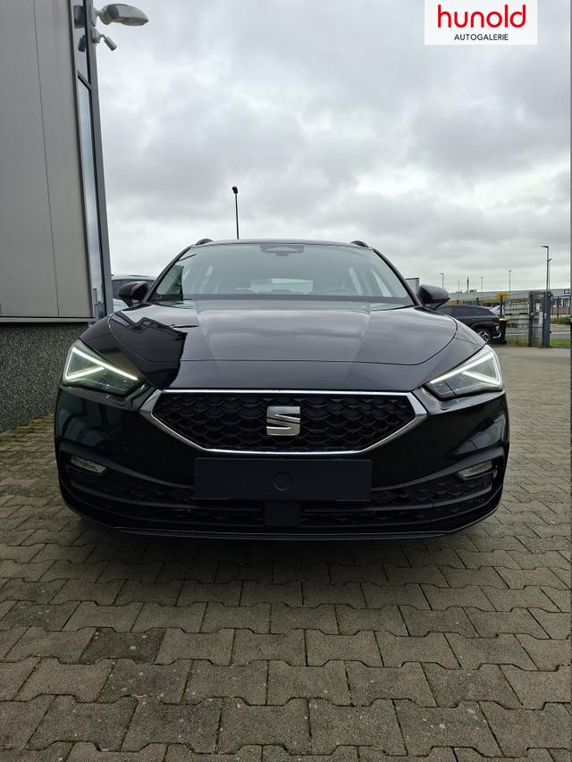 Seat Leon Sportstourer Style 1.5 TSI 115PS, SCHWARZ-METALLIC, 5 Jahre Garantie, 16" ALU, MATRIX-LED, Privacy-Glas, Winter-Paket, 3-Zonen-Climatronic, ParkAssist, Parksensoren v/h, R&uuml;ckfahrkamera, Radio 10,4" + Full-Link, Tempomat, M-Lederlenkrad, variabler Ladeboden 
