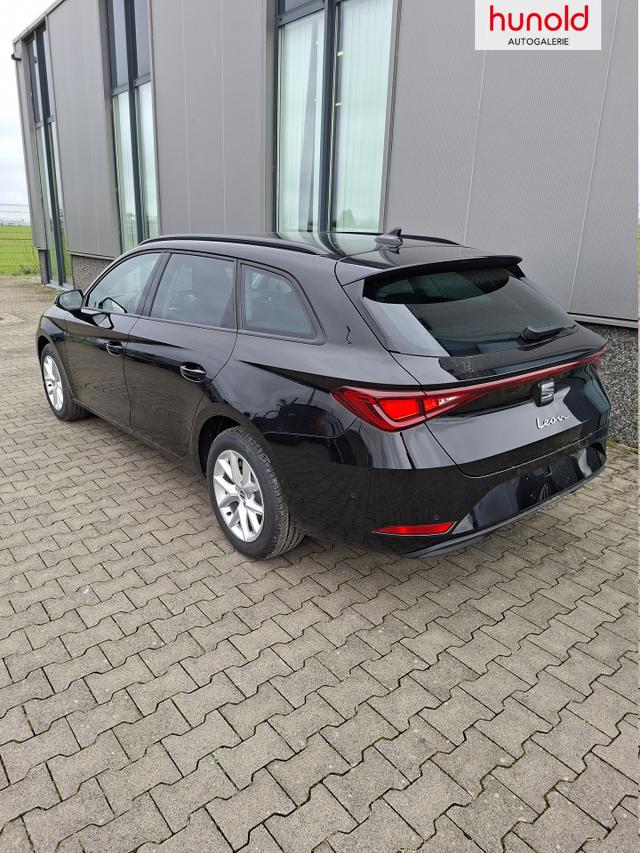 Seat Leon Sportstourer Style 1.5 TSI 115PS, SCHWARZ-METALLIC, 5 Jahre Garantie, 16" ALU, MATRIX-LED, Privacy-Glas, Winter-Paket, 3-Zonen-Climatronic, ParkAssist, Parksensoren v/h, R&uuml;ckfahrkamera, Radio 10,4" + Full-Link, Tempomat, M-Lederlenkrad, variabler Ladeboden 
