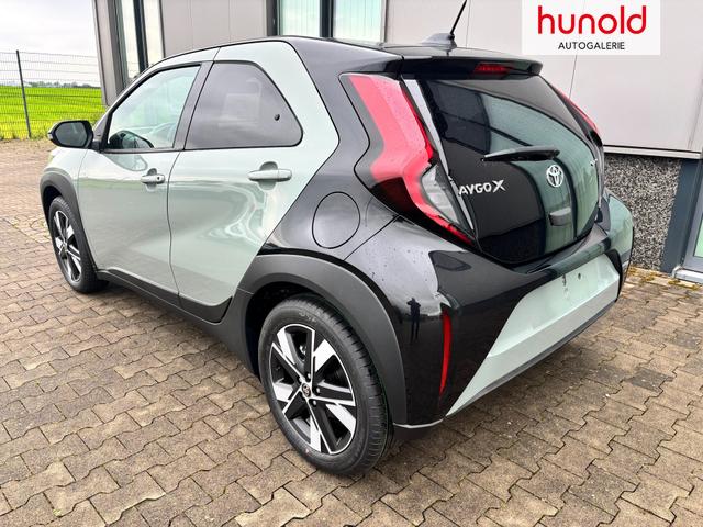 Toyota Aygo X Play 1.5 Hybrid 115PS CVT/AUTOMATIK, 3 Jahre Garantie, 17" Alufelgen, Sitzheizung, R&uuml;ckfahrkamera, Klimaautomatik, Audiosystem 9" + Smartphone-Integration, Lederlenkrad, ACC, ZV mit Fernbedienung 