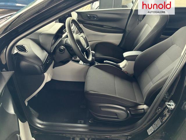 Hyundai i20 Pure 1.2 MPI / Navi PDC Hinten + Kamera Abgedunkelte Scheiben Tempomat Alu 16" 