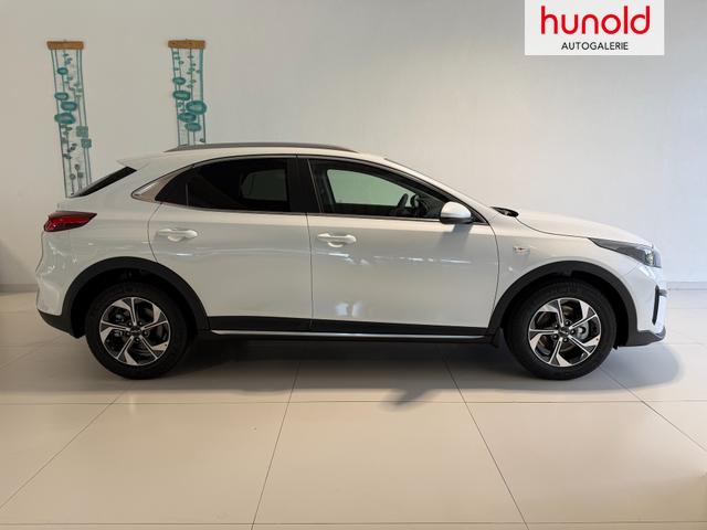 KIA XCEED Deluxe White