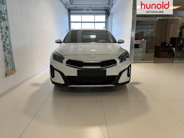 KIA XCEED Deluxe White