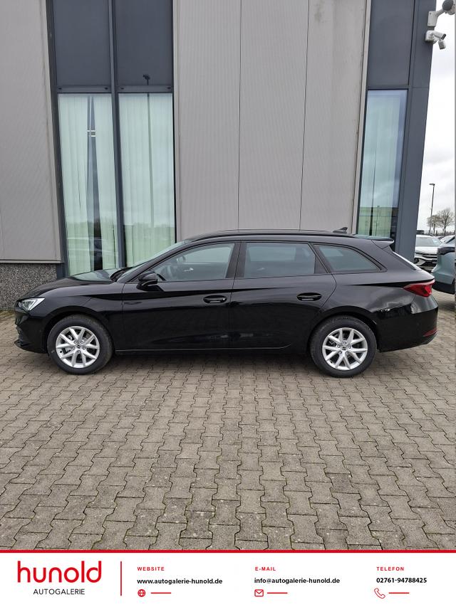 Seat Leon Sportstourer - Style 1.5 TSI 115PS, SCHWARZ-METALLIC, 5 Jahre Garantie, 16" ALU, MATRIX-LED, Privacy-Glas, Winter-Paket, 3-Zonen-Climatronic, ParkAssist, Parksensoren v/h, R&uuml;ckfahrkamera, Radio 10,4" + Full-Link, Tempomat, M-Lederlenkrad, variabler Ladeboden