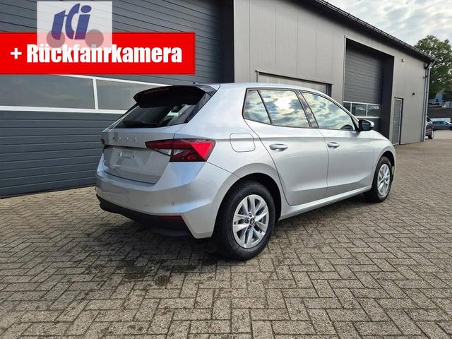 Skoda Fabia 1.0 TSI 115PS DSG Selection 5-türig 15"LM Rückf.Kamera Parksensoren Sitzheizung Multifunktionslenkrad Klima Skoda-Radio Bluetooth Touchscreen Tempomat Nebelsch. Apple CarPlay + Android Auto 