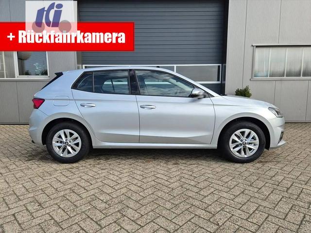 Skoda Fabia 1.0 TSI 115PS DSG Selection 5-türig 15"LM Rückf.Kamera Parksensoren Sitzheizung Multifunktionslenkrad Klima Skoda-Radio Bluetooth Touchscreen Tempomat Nebelsch. Apple CarPlay + Android Auto 