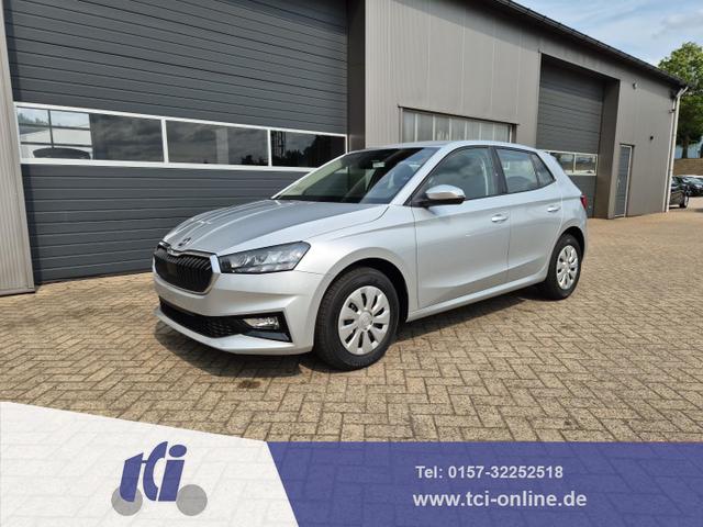 Skoda Fabia - 1.0 TSI 115PS Selection 5-türig Sitzheizung Parksensoren Multifunktionslenkrad Klima Skoda-Radio Bluetooth Touchscreen Tempomat Nebelsch. wireless Apple CarPlay + Android Auto