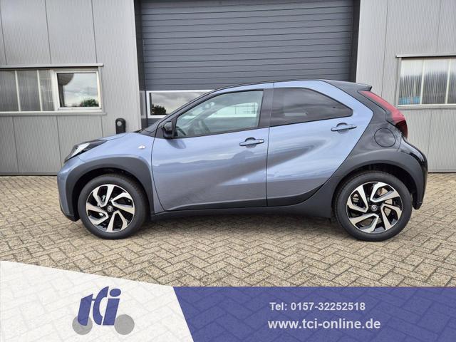 Toyota Aygo X - 1.0 VVT-i 72PS Teamplayer Sitzheizung AbstandsTempomat Multifunktionslenkrad Klima Radio Bluetooth Touchscreen Apple CarPlay + Android Auto 17-LM