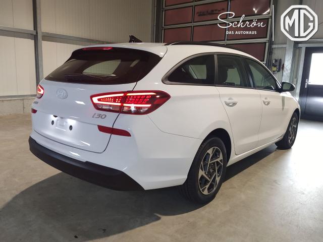 Hyundai / i30 Kombi / Weiß / / / , Beispielbilder, ggf. teilweise mit Sonderausstattung