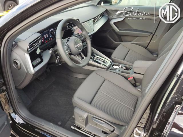 Audi / A3 Sportback / Schwarz / / / 