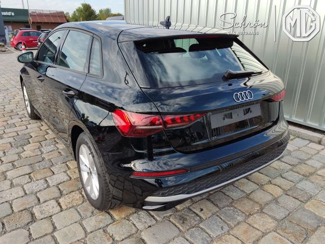 Audi / A3 Sportback / Schwarz / / / 