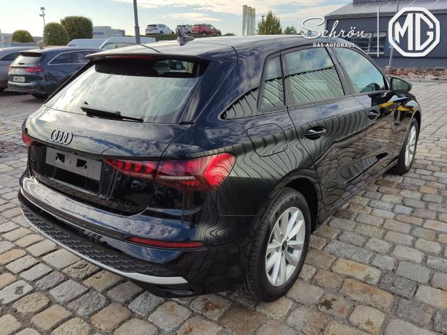Audi / A3 Sportback / Schwarz / / / 