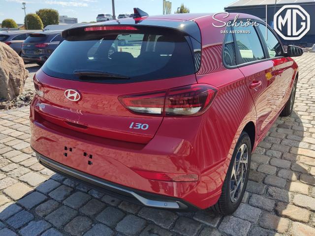 Hyundai / i30 / Rot / / / , Beispielbilder, ggf. teilweise mit Sonderausstattung