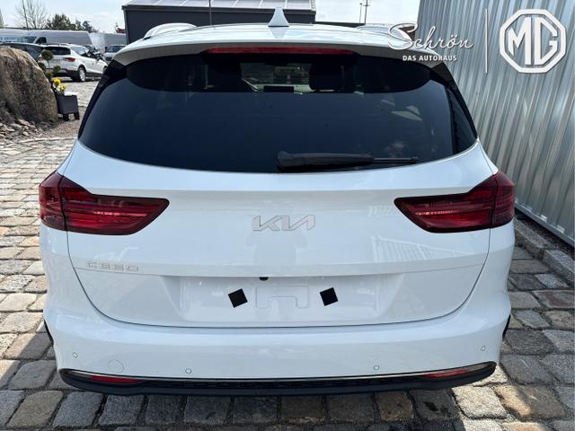 Kia / Ceed / Wei&szlig; / / / , Beispielbilder, ggf. teilweise mit Sonderausstattung