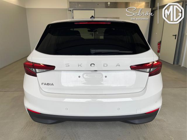 Skoda / Fabia / Weiß / / / 115PS DSG AHK+Kamera