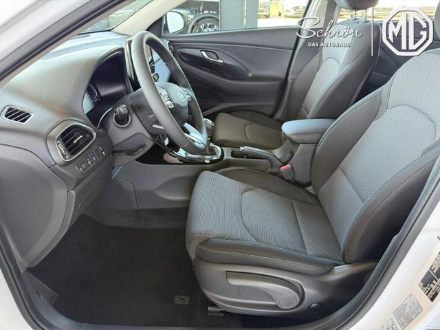 Hyundai i30 Kombi Smart 1.5 GDI / Navi PDC V.&H + Kamera LED Tempomat Alu 16" 