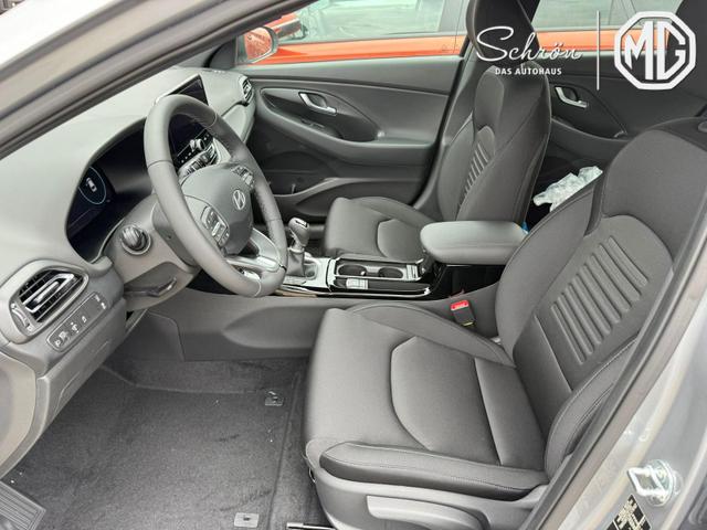 Hyundai i30 Kombi Comfort 1.5 DPI / Sitz + Lenkradheizung LED Navi Tempomat PDC V.&H Kamera Alu 17" 