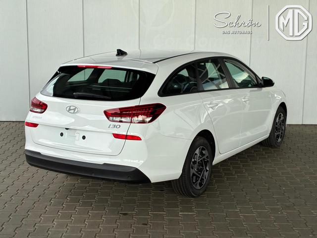 Hyundai i30 Kombi Comfort 1.5 GDi / LED Navi PDC V&H + Kamera Tempomat Carplay Alu 16" 