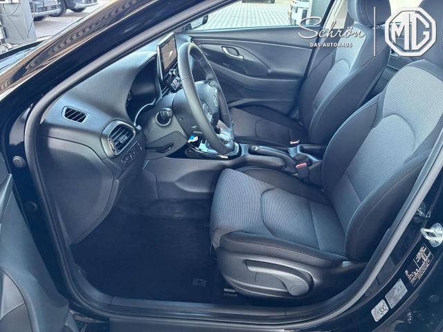 Hyundai i30 Kombi Comfort 1.5 GDI 95PS 6MT Navi / PDC V&H. m. Kamera LED Nebel 15'' LM 