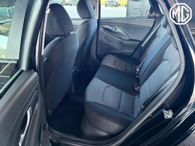 Hyundai i30 Kombi Comfort 1.5 GDI 95PS 6MT Navi / PDC V&H. m. Kamera LED Nebel 15'' LM 