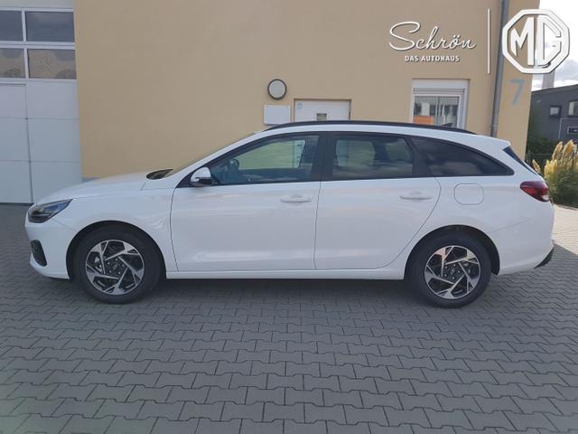 Hyundai / i30 Kombi / Weiß / Smart / / 