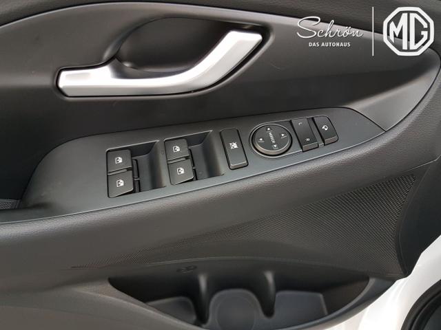 Hyundai / i30 Kombi / Weiß / Smart / / 