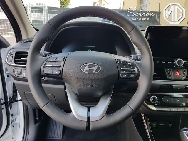 Hyundai / i30 Kombi / Weiß / Smart / / 