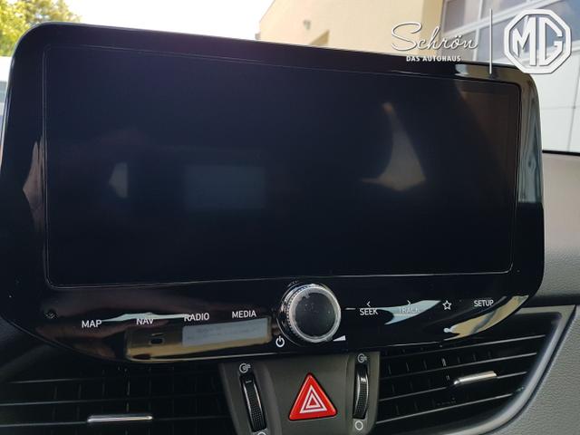 Hyundai / i30 Kombi / Weiß / Smart / / 