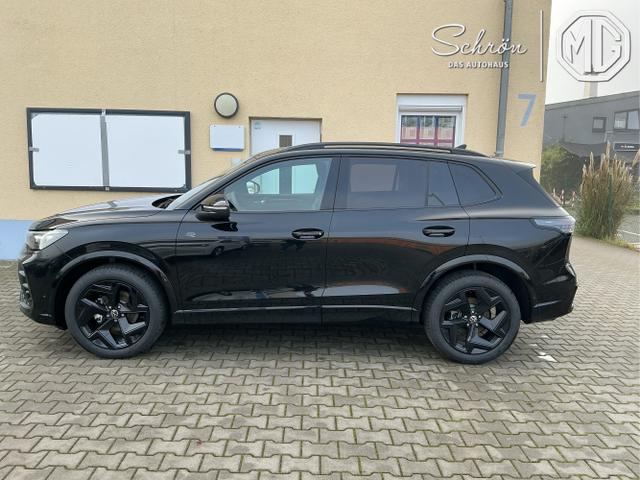 Volkswagen / Tiguan / Schwarz / R-Line / Deep Black Perleffekt / , Beispielbilder, ggf. teilweise mit Sonderausstattung