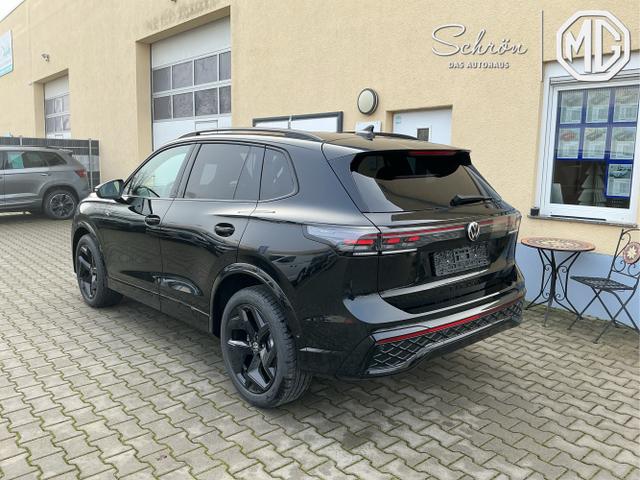 Volkswagen / Tiguan / Schwarz / R-Line / Deep Black Perleffekt / , Beispielbilder, ggf. teilweise mit Sonderausstattung