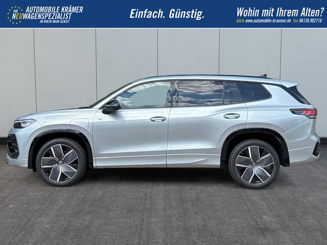 Volkswagen / Tayron / Silber / / / PLUG-IN+PANO+AHK+HuD+MATRIX+360 KAM+20ALU+ACC+eHK+BLACK STYLE