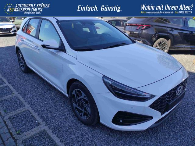 Hyundai i30 Family HB 1.6 GO*Navi*LED*Shzg*Lhzg*PDC*Cam*16Zoll* 