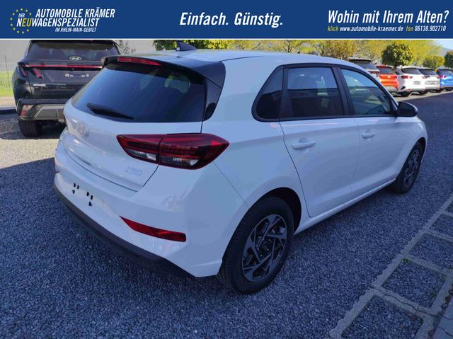 Hyundai i30 Family HB 1.6 GO*Navi*LED*Shzg*Lhzg*PDC*Cam*16Zoll* 