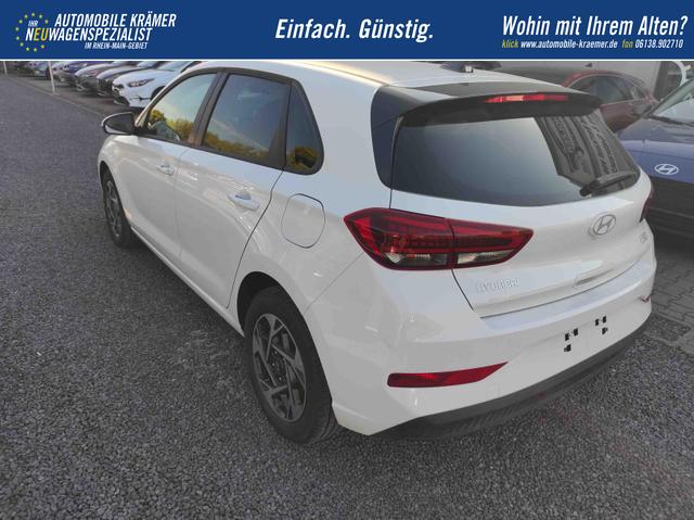 Hyundai i30 Family HB GO*Navi*LED*Shzg*Lhzg*PDC*Cam*16Zoll* 