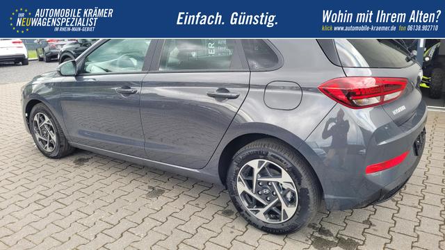 Hyundai i30 Family HB 1.6 GO*Navi*LED*Shzg*Lhzg*PDC*Cam*16Zoll* 