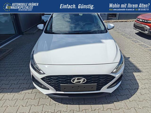 Hyundai i30 Family HB 1.6 GO*Navi*LED*Shzg*Lhzg*PDC*Cam*16Zoll* 
