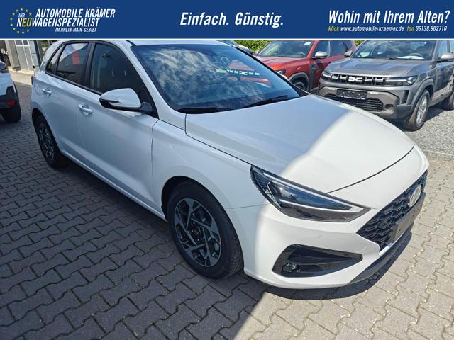 Hyundai i30 Family HB 1.6 GO*Navi*LED*Shzg*Lhzg*PDC*Cam*16Zoll* 