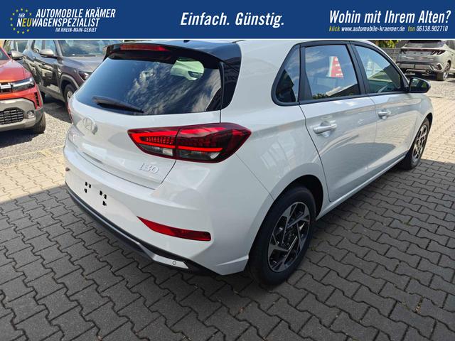 Hyundai i30 Family HB 1.6 GO*Navi*LED*Shzg*Lhzg*PDC*Cam*16Zoll* 